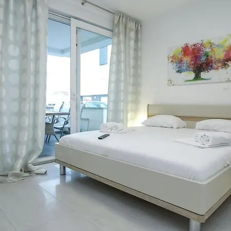 Apartments Tomana Novalja Exterior photo