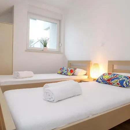 Apartments Tomana Novalja Exterior photo