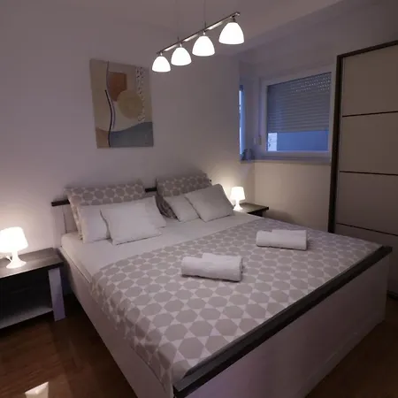 Apartments Tomana Novalja Exterior photo