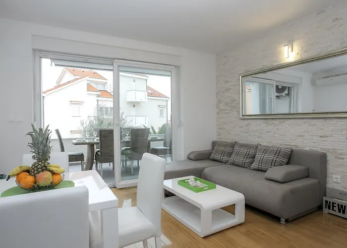 Apartments Tomana