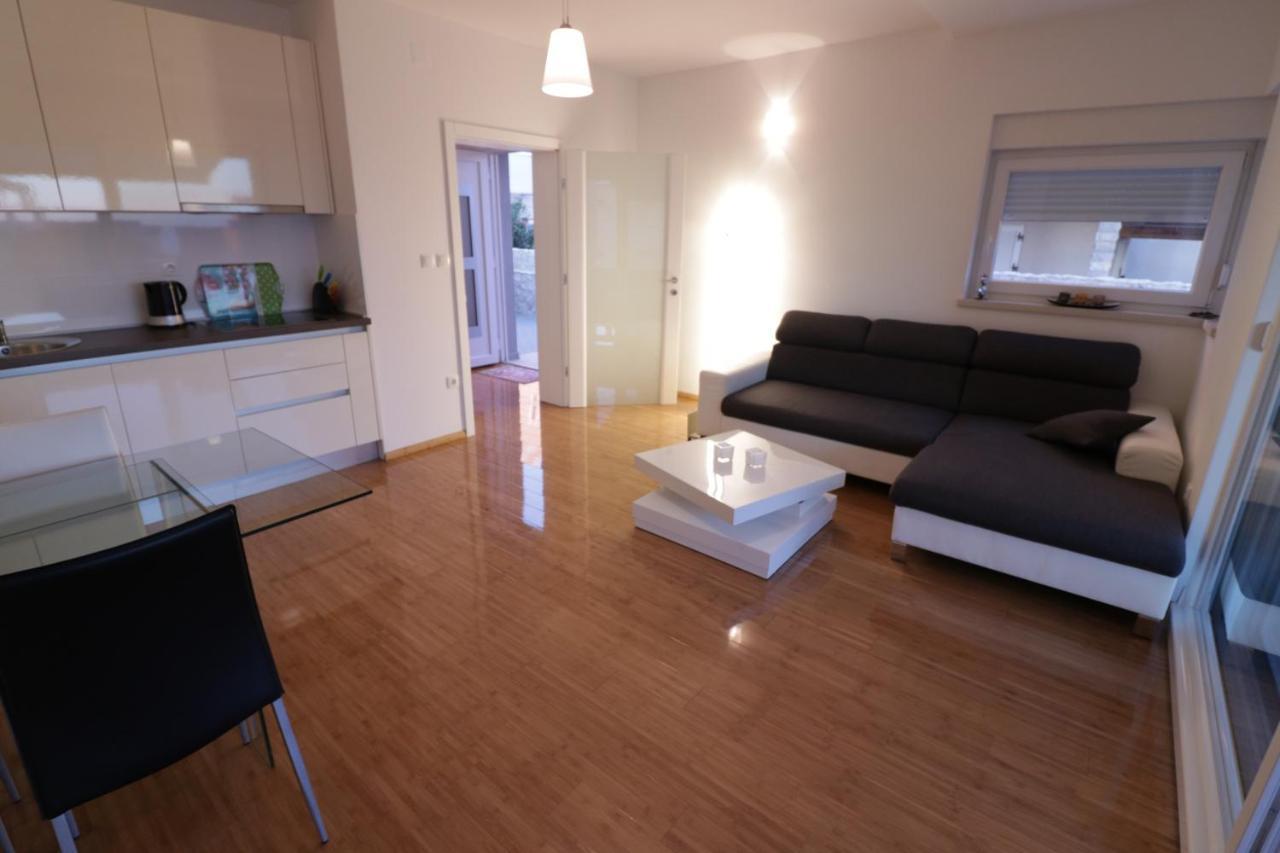 Apartment Tomana
