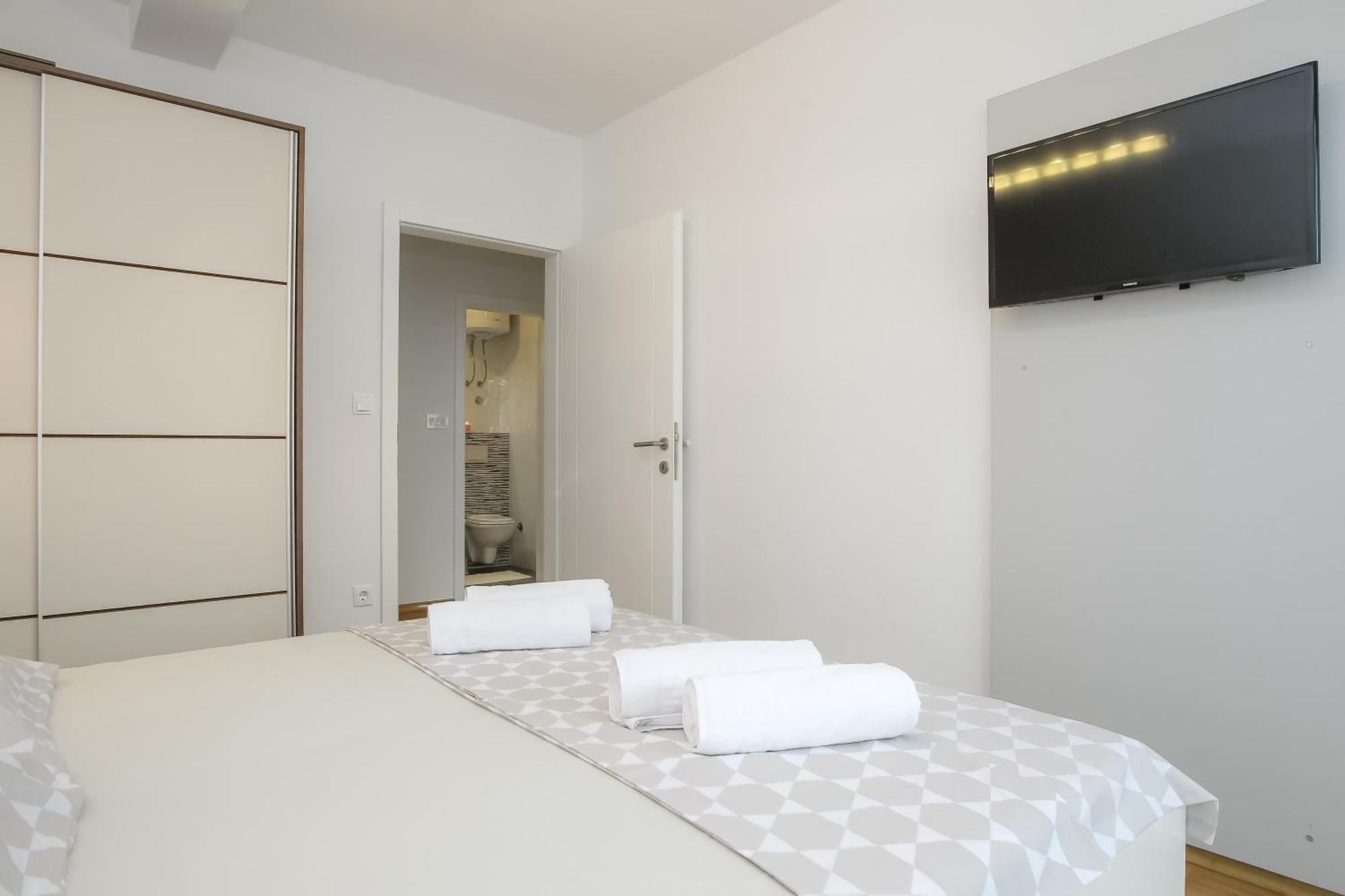 Apartment Tomana *
